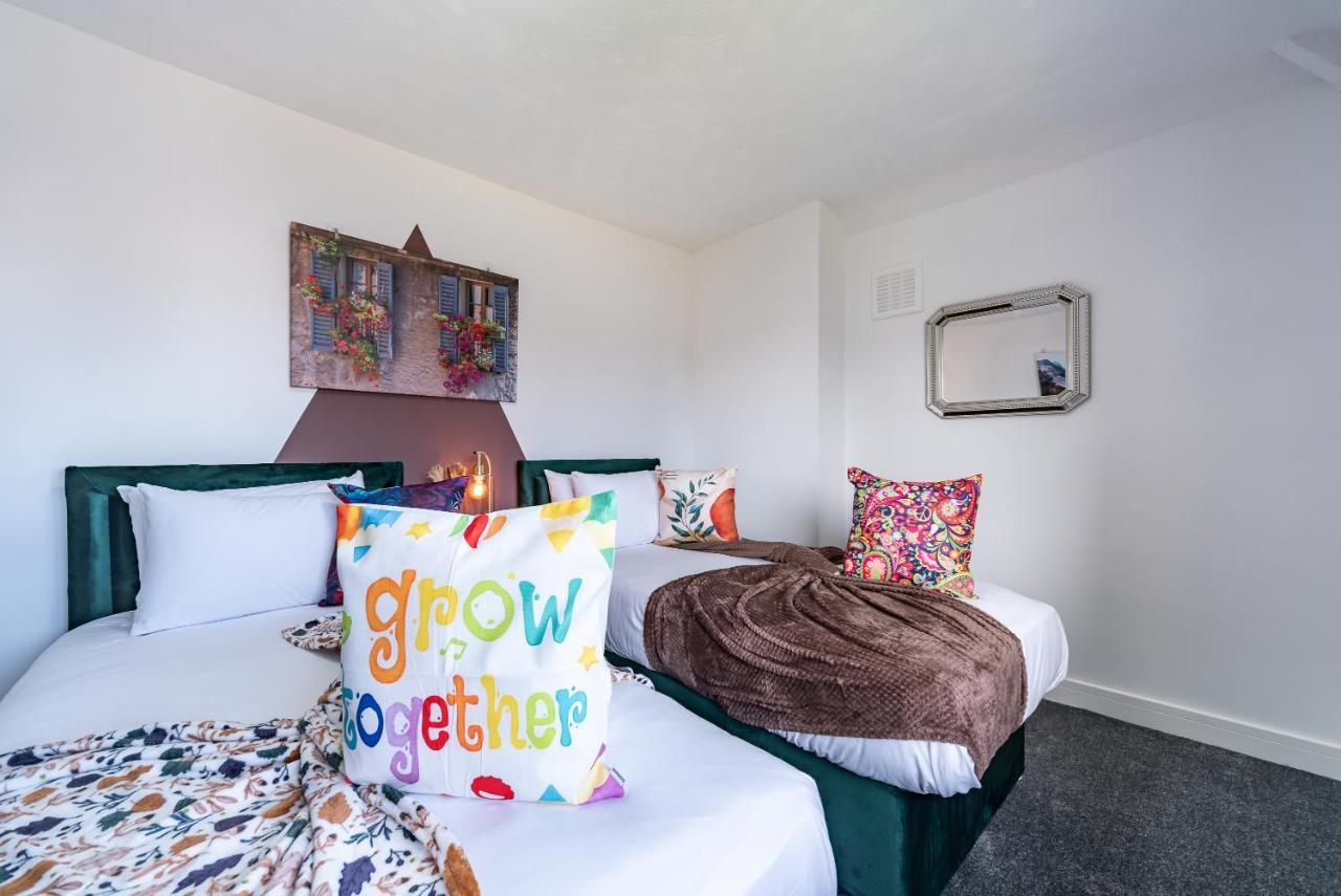 Aseda 4 Bedroom Private Parking, Game Zone -Pool Table, Garden Home 赫尔河畔京士顿 外观 照片