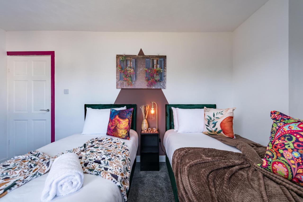 Aseda 4 Bedroom Private Parking, Game Zone -Pool Table, Garden Home 赫尔河畔京士顿 外观 照片
